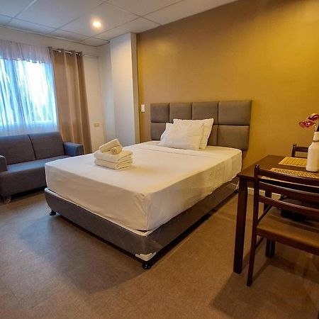 Smart Condominium Bldg, Cagayan De Oro City Buitenkant foto